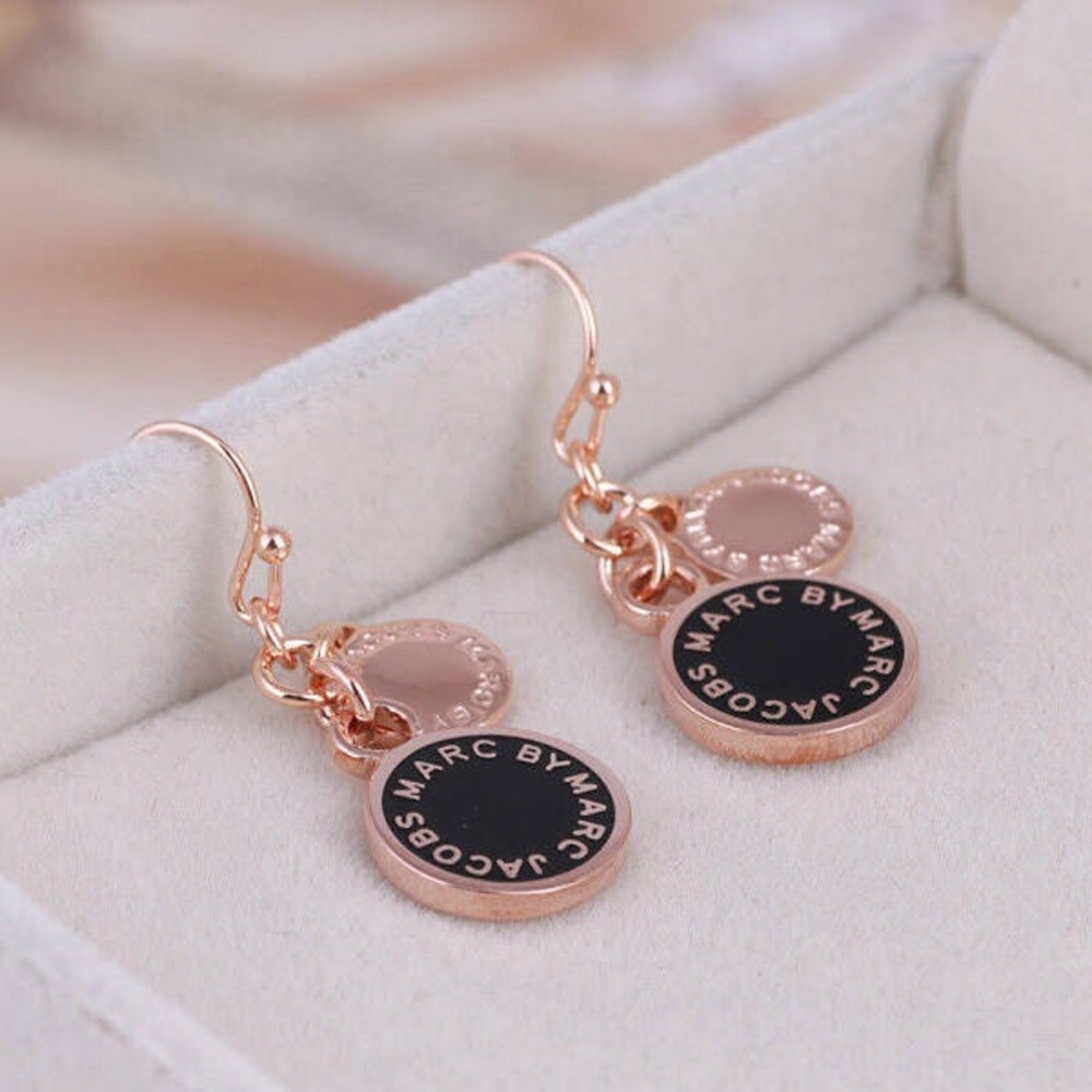 NWT Marc Jacobs Enamel Glaze Logo Disc Drop Earrings Rose Gold and Black - Picture 2 of 2